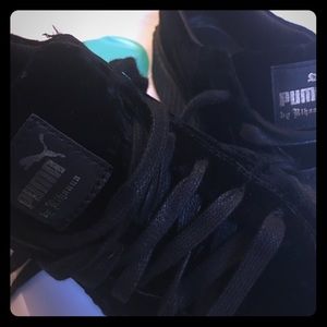 Black Creeper Suede Pumas